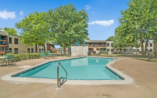 Wildwood Apartments - Resort, Hotel, Building