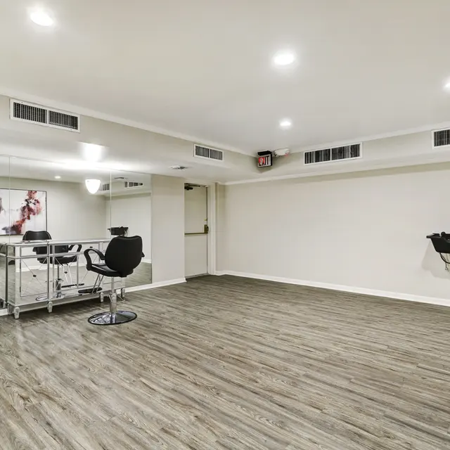 Emerson Pines - Salon