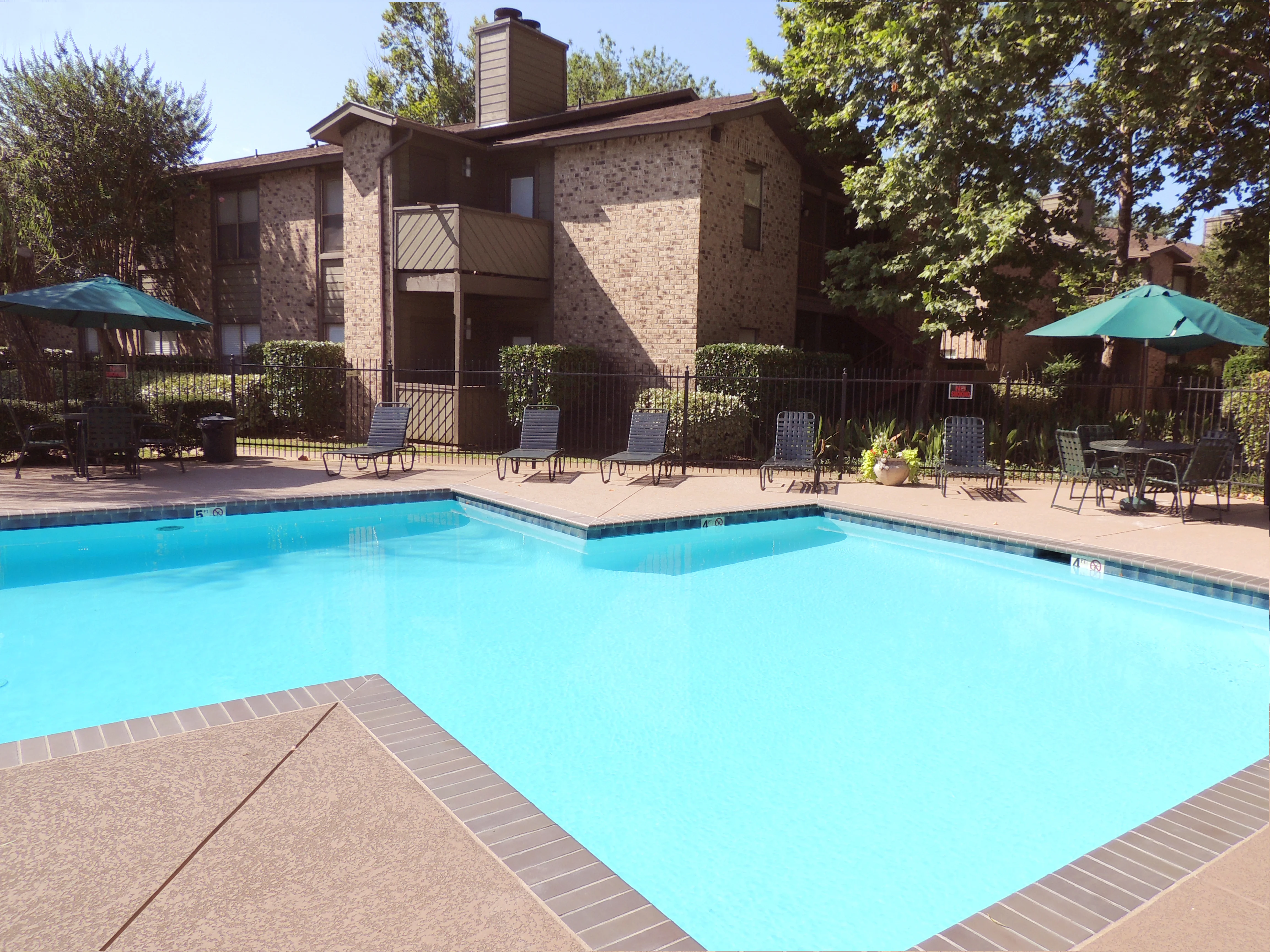 SommersetPoolDSCN9907R.JPG Building, Swimming Pool