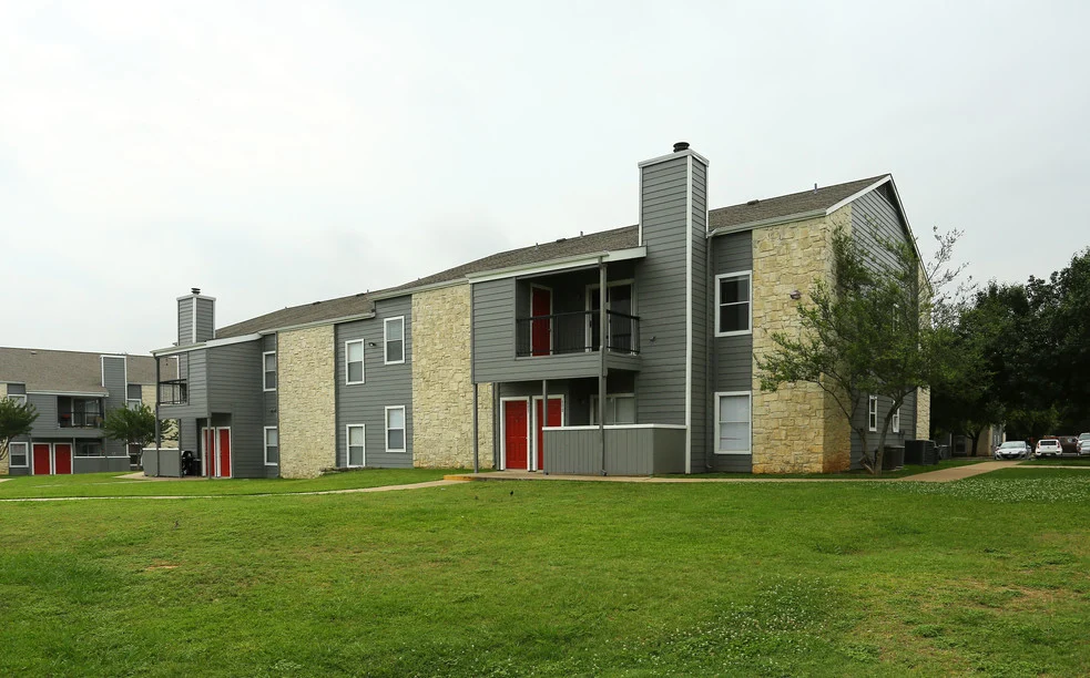 Indian Creek Apartments - Lawn