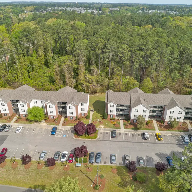 Lakeshore Grande - Building, Outdoors, Aerial View