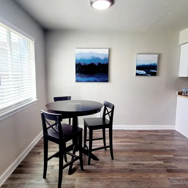 Willow Creek - Floor, Dining Room, Dining Table