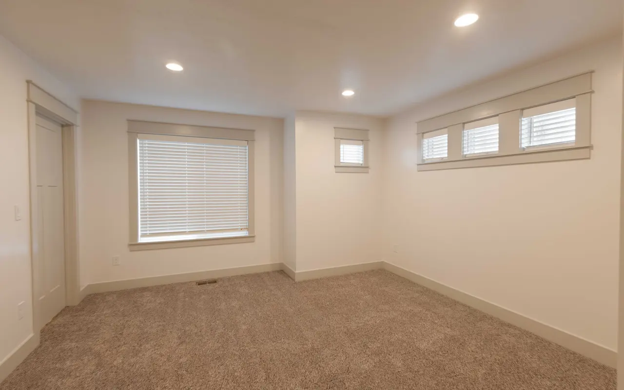 Copperwoods at Harrisville - Corner, Floor, Flooring