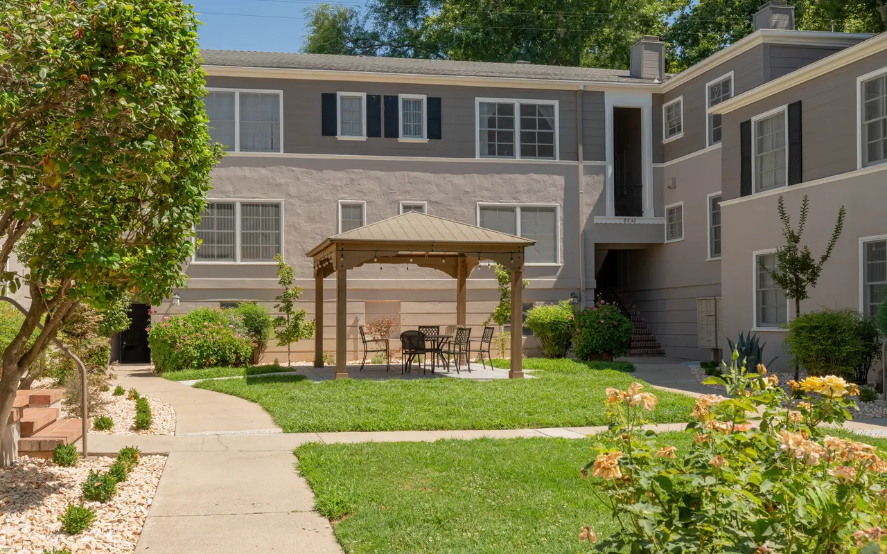 Fountain Gardens - Housing, Porch, Grass