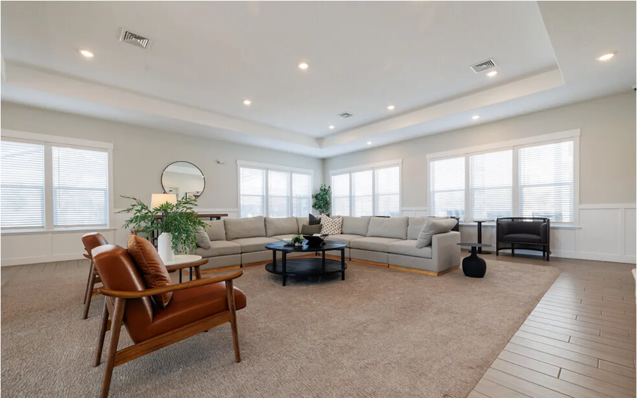 Station on 17th - Home Decor, Furniture, Table