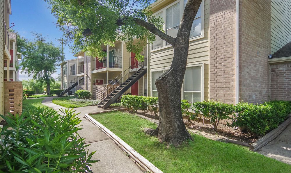 Flint at 290 Flint at 290 - Building, Plant