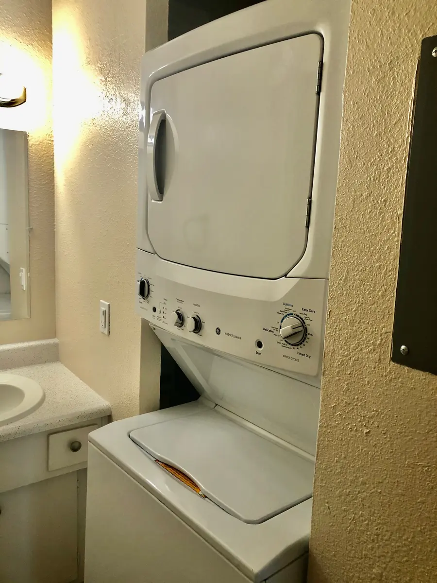 Oaks at River College - Washer