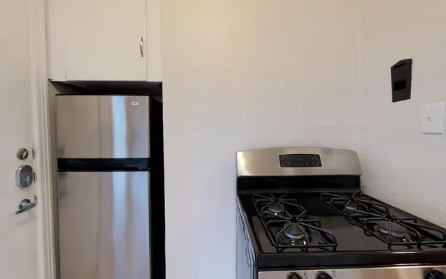 Marquita Court Apartments - Door, Oven