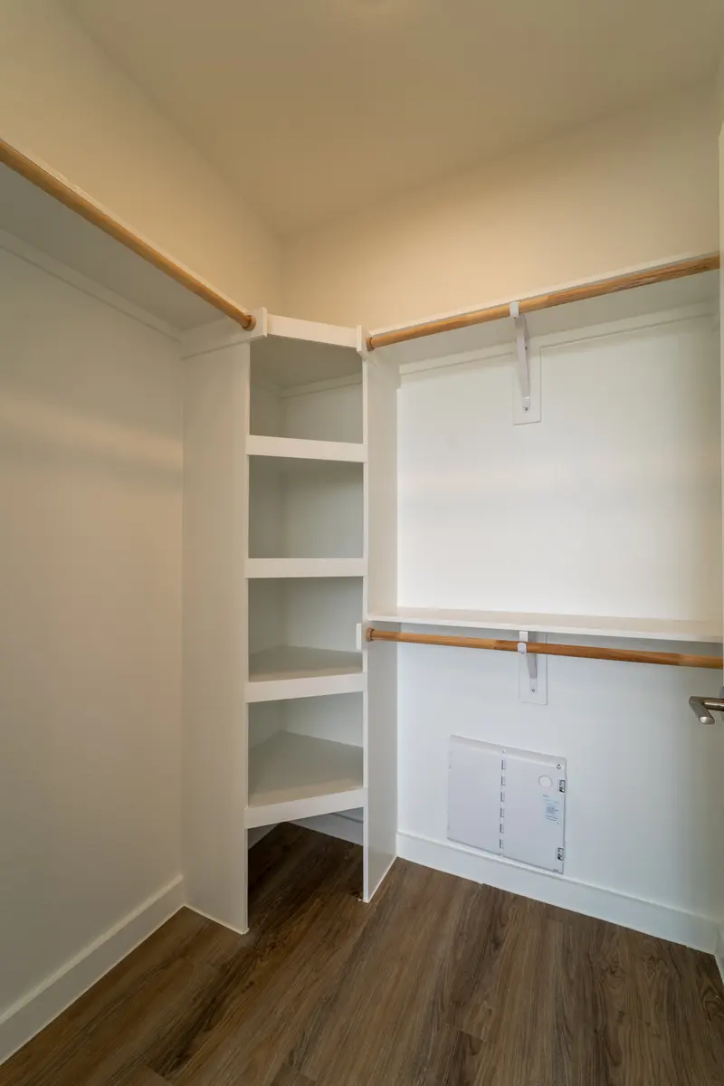 Ellis Highline - Furniture, Closet, Corner