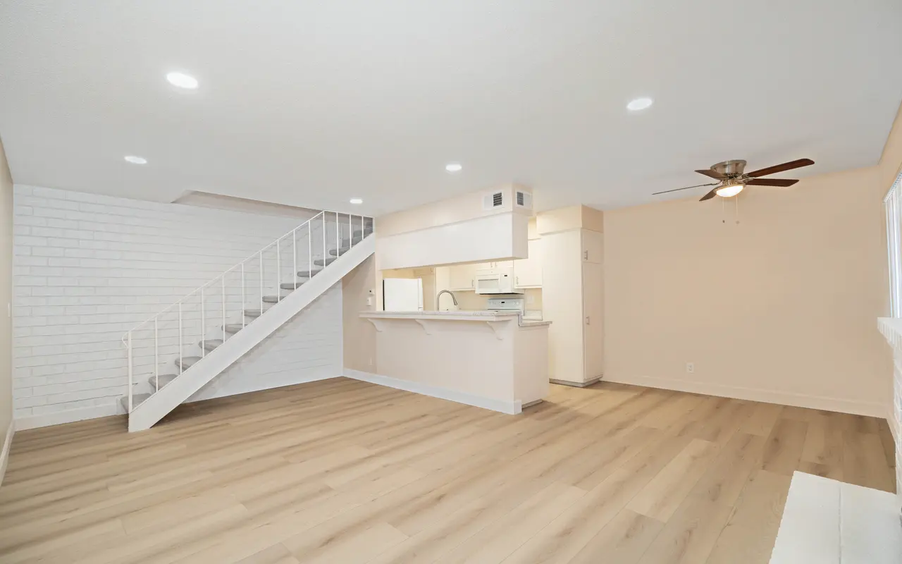 Queenston Plaza - Indoors, Interior Design, Housing