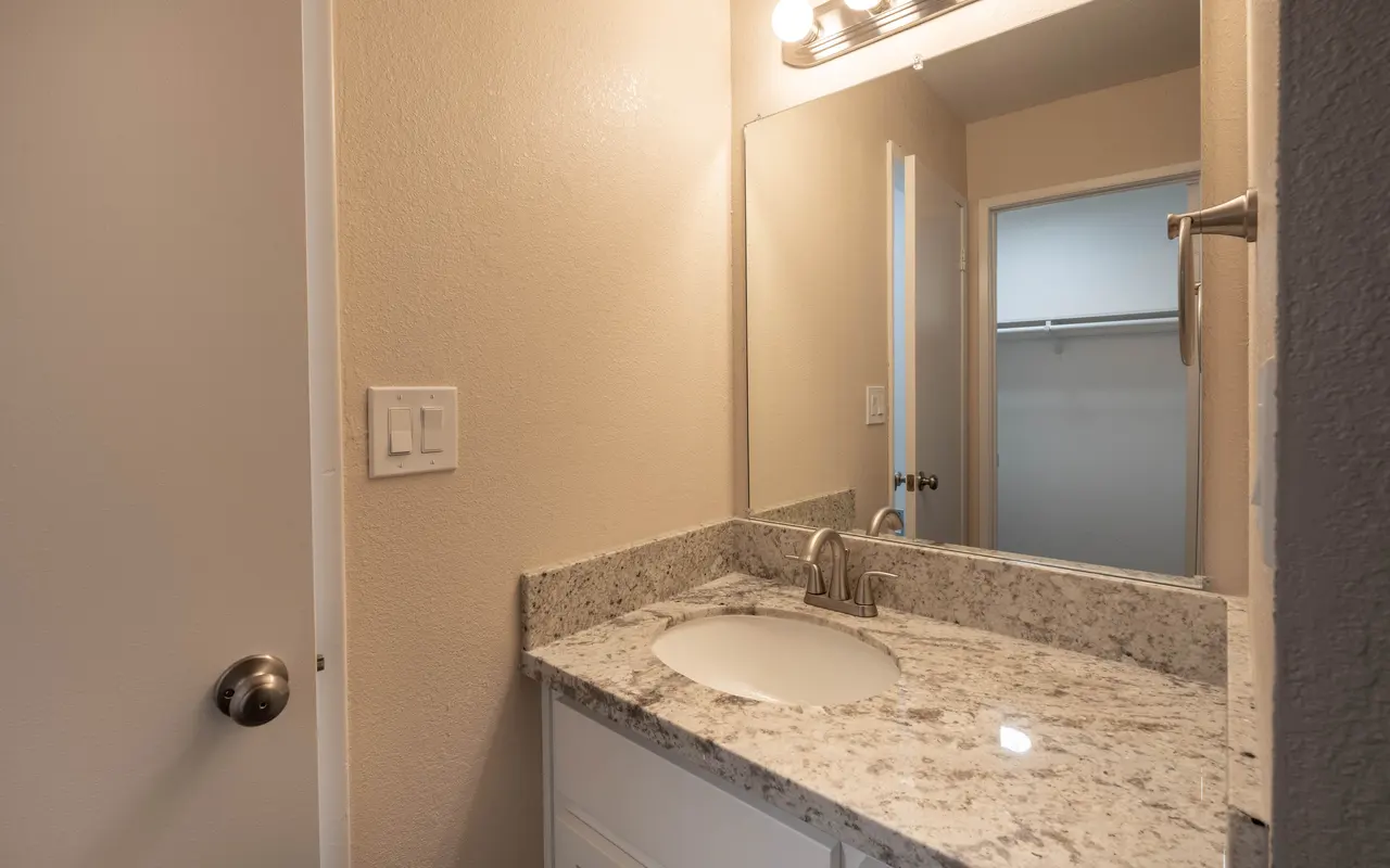 Marconi Oaks - Sink, Sink Faucet, Basin