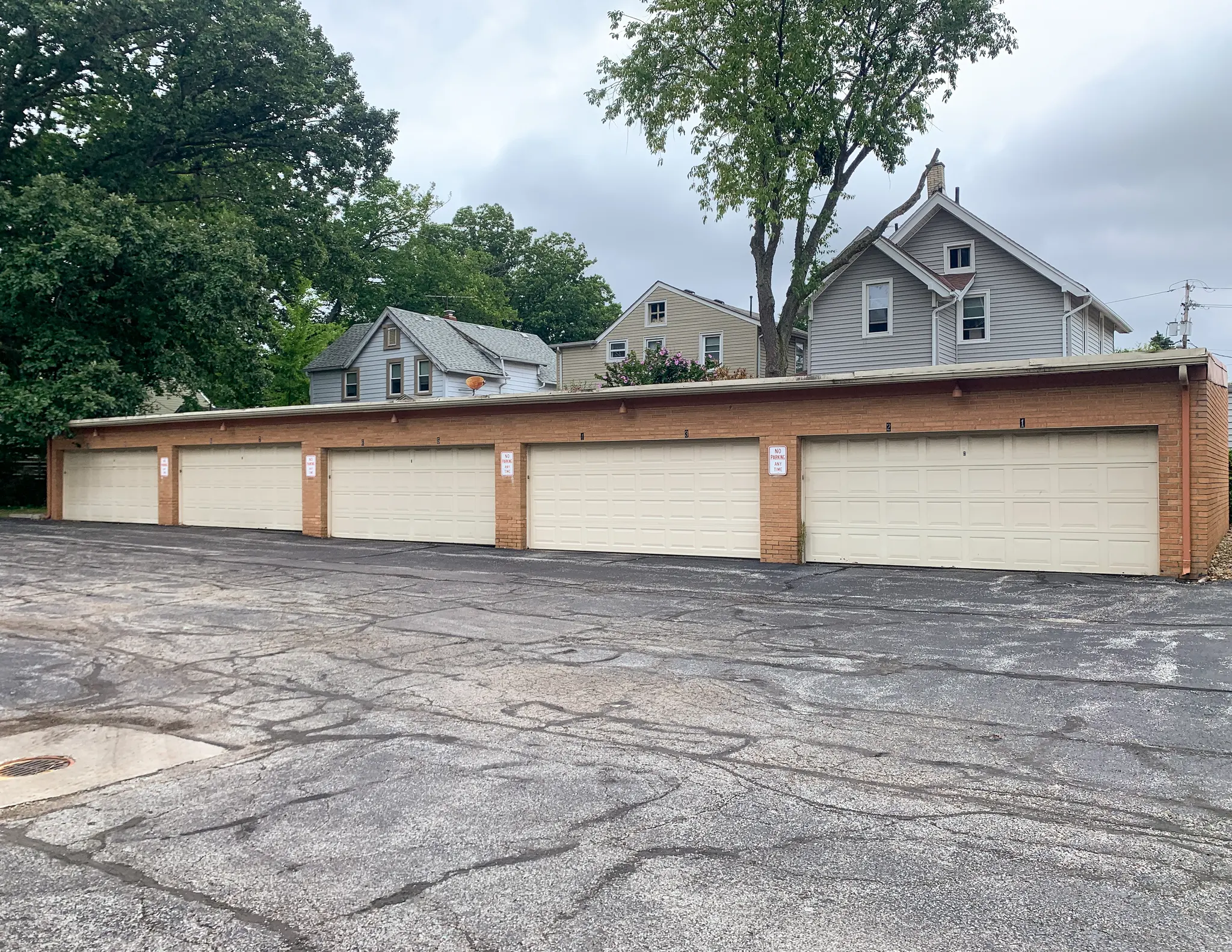 Fairview Park Manor - Tarmac