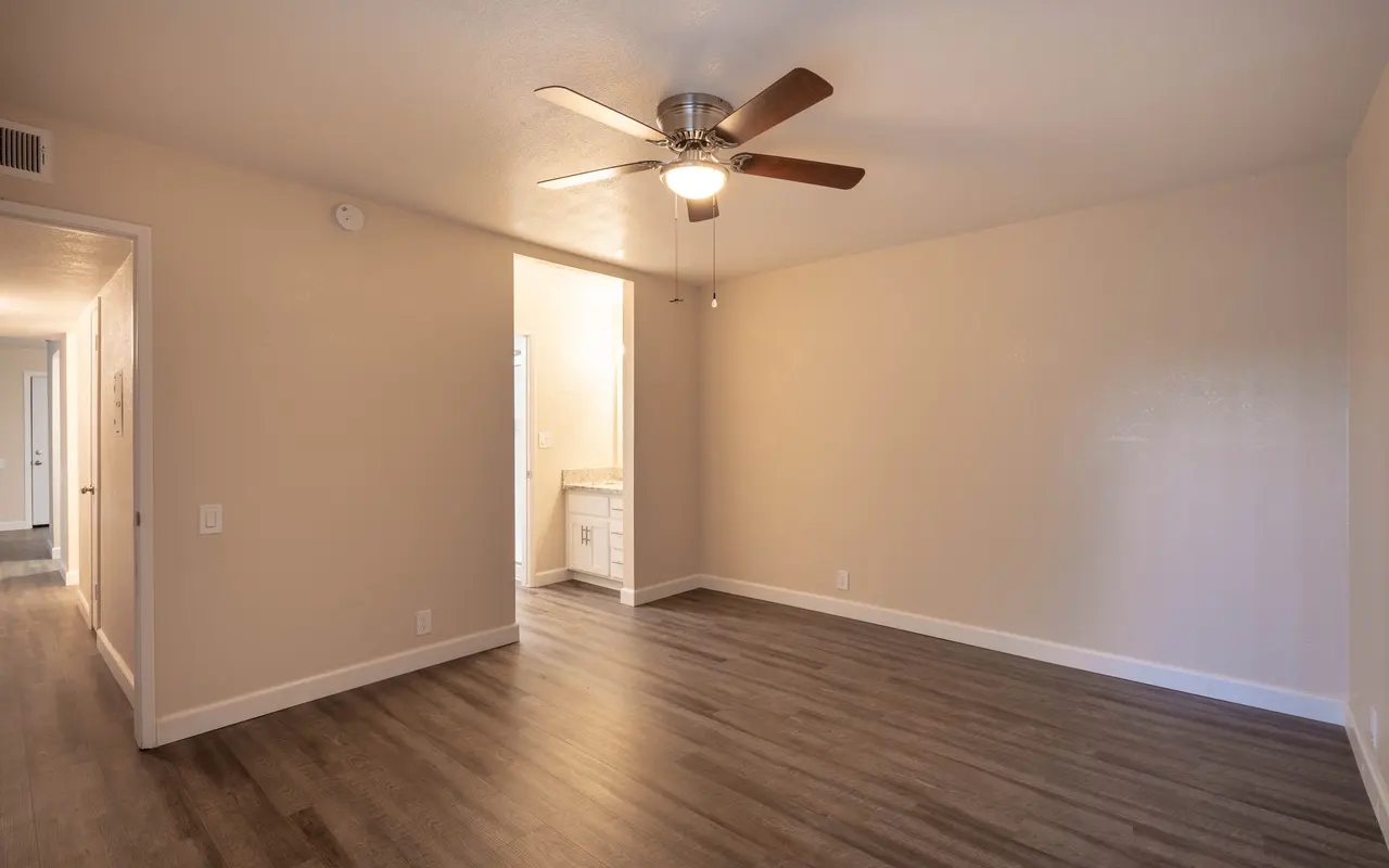 Marconi Oaks - Corner, Appliance, Ceiling Fan