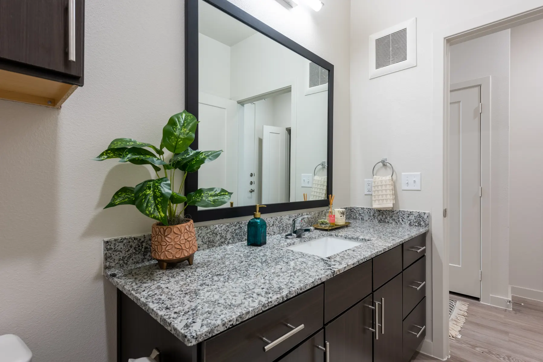 Bridge at Turtle Creek - Interior Design, Indoors