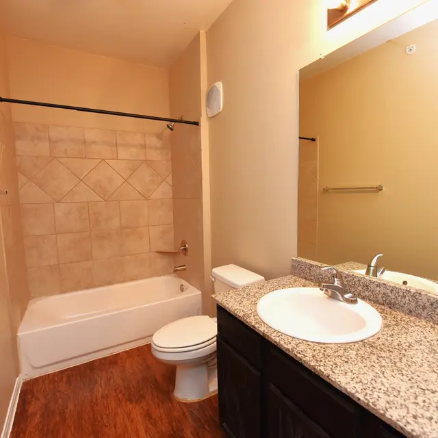 Seaside Landing - Bathroom