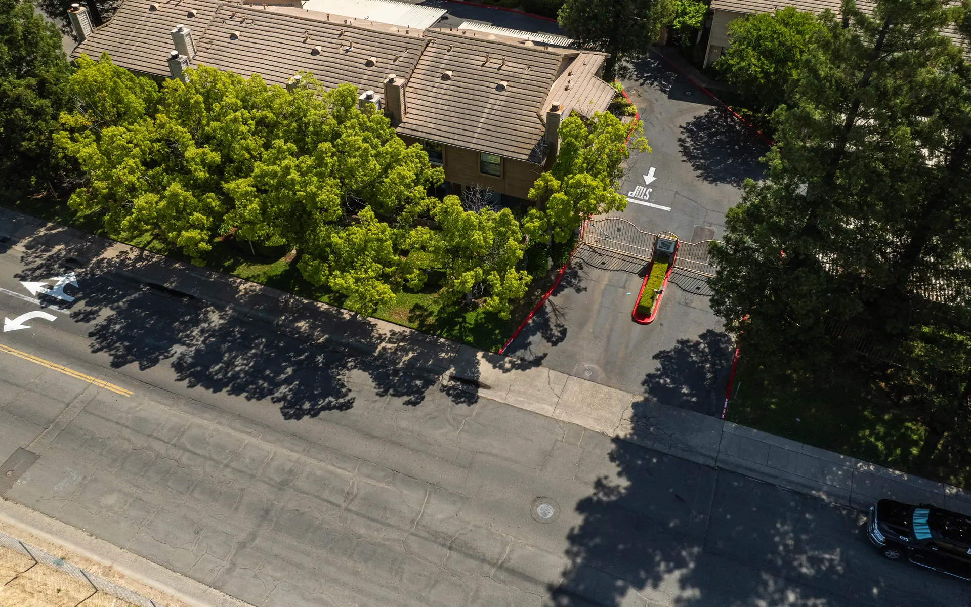 Crestview Townhomes - Road, Building, Outdoors