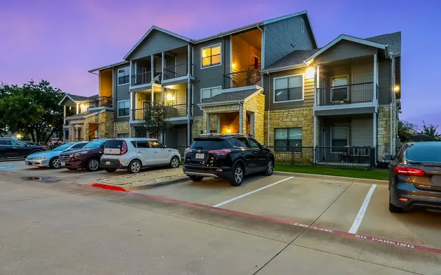 Republic Deer Creek Apts - Car, Urban