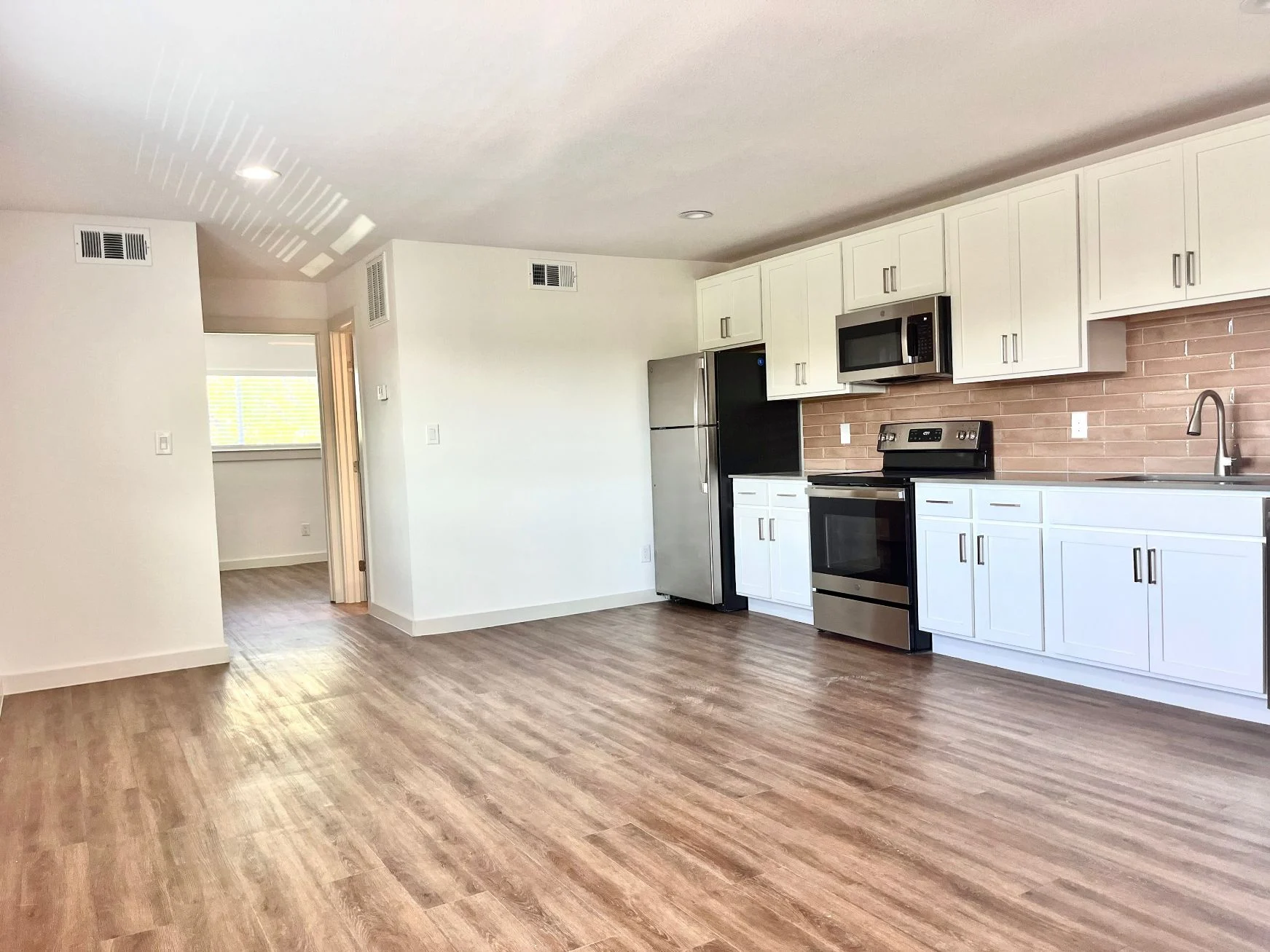 Live at Indio - Indoors, Interior Design, Floor