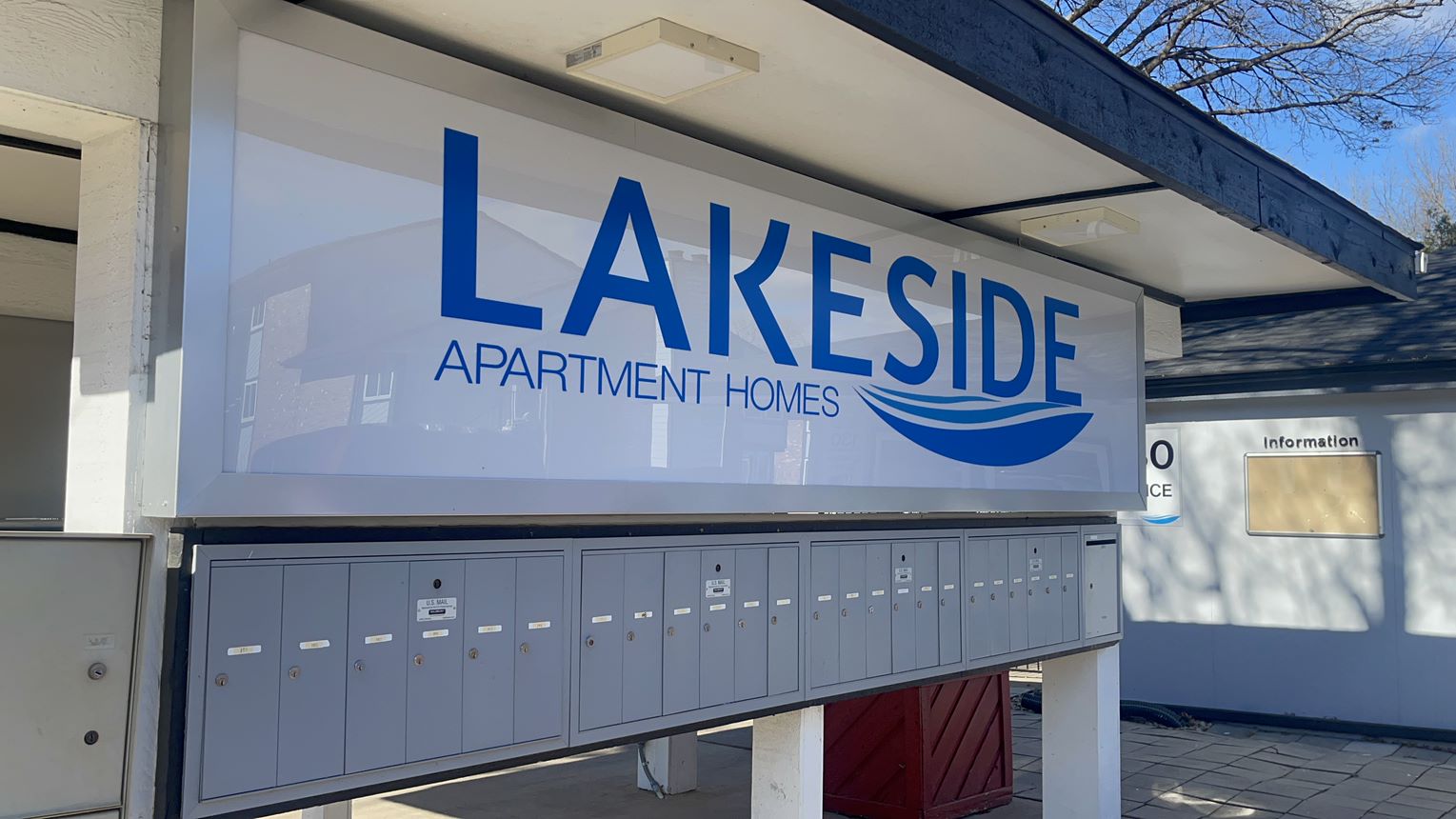 Lakeside Apartments - Advertisement