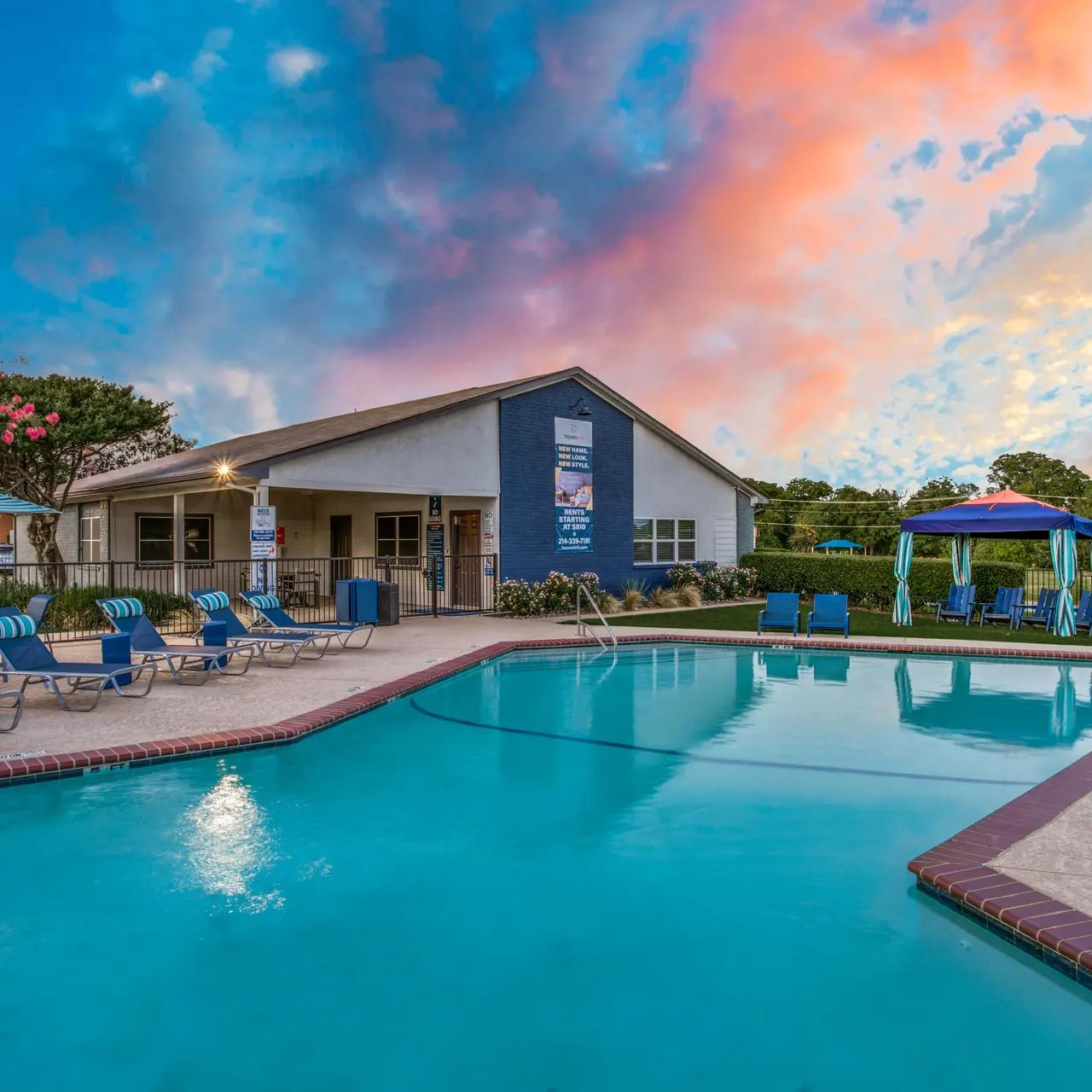 Tesoro - Pool, Lounge Area