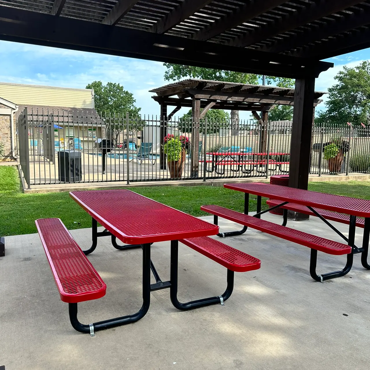 Hulen Gardens Apartments Hulen Gardens Apartments - Outdoors, Shelter, Grass