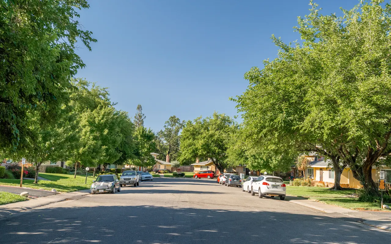 Queenston Plaza - City, Road, Street