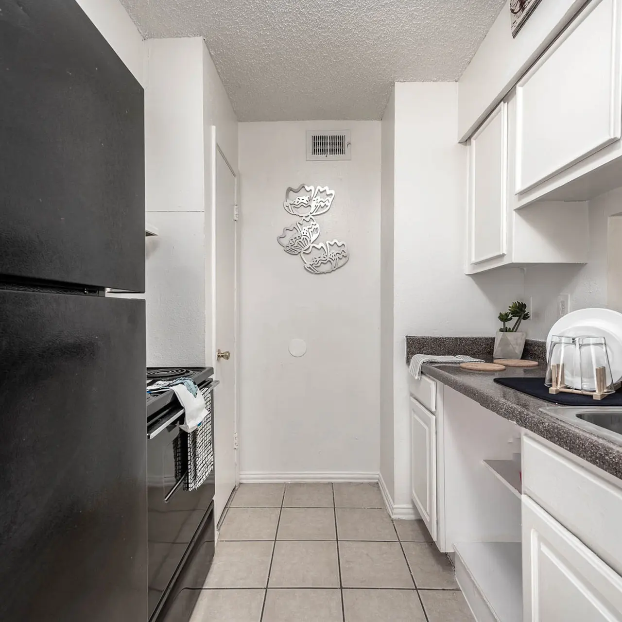 La Serena Apartments - Kitchen