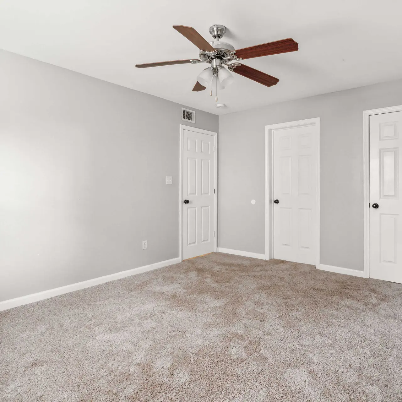 Haltere at New Orleans - Corner, Floor, Appliance