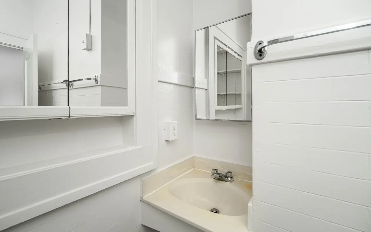 Casa del Rey and Courtyard - Corner, Sink, Sink Faucet