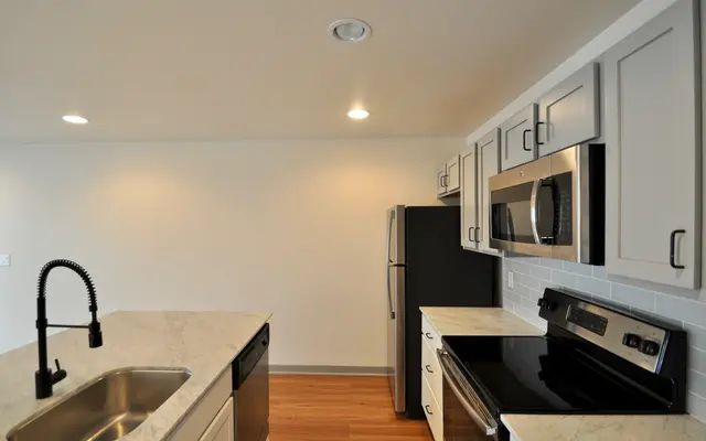 Ross & Matilda - Room, Wood