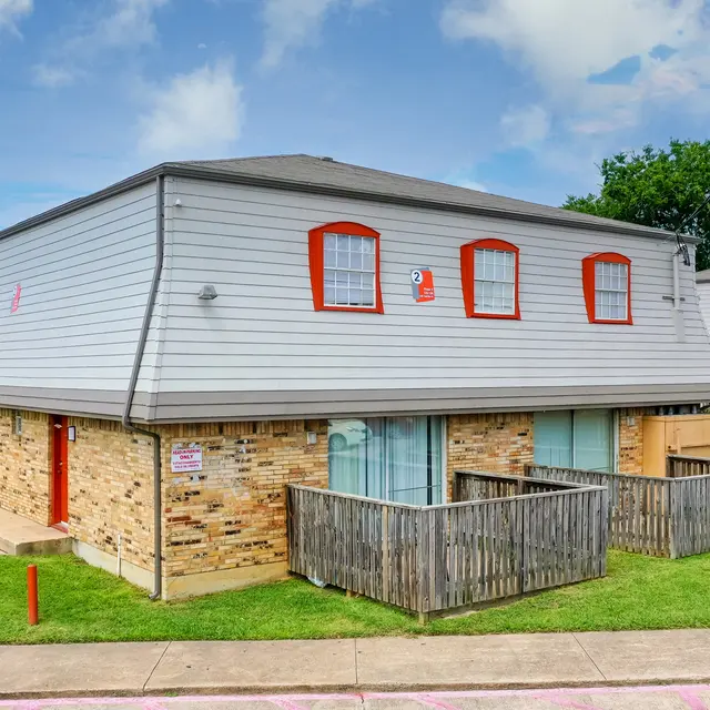 Las Lomas - Outdoors, Shelter, Grass