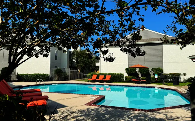 Wilshire Park Apartments Wilshire Park Apartments - Backyard, Pool, Water