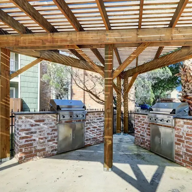 Live Oak Apartments Live Oak Apartments - House, Housing, Porch