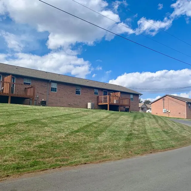 Summer Chase - Suburb, Building, Grass