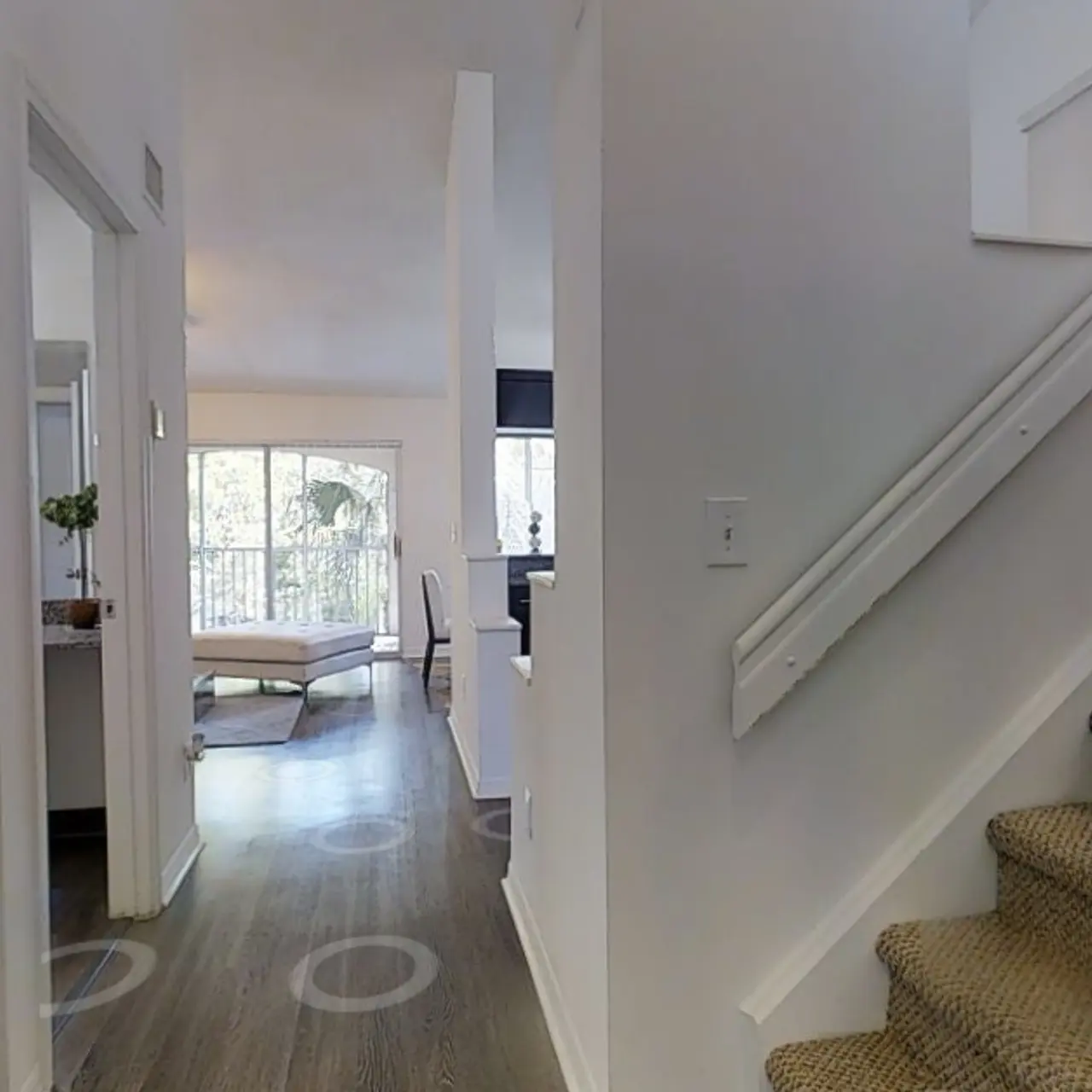 Virtual Tour 2,2 – 1240 Sq FT