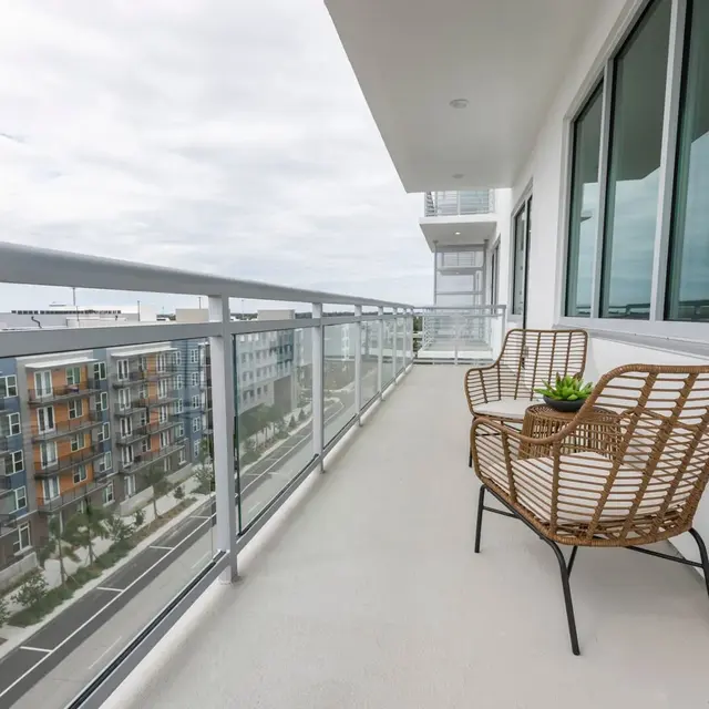 Vantage St Pete - Architecture, Balcony, Building