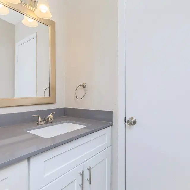 Aviva at North Plaza - Bathroom