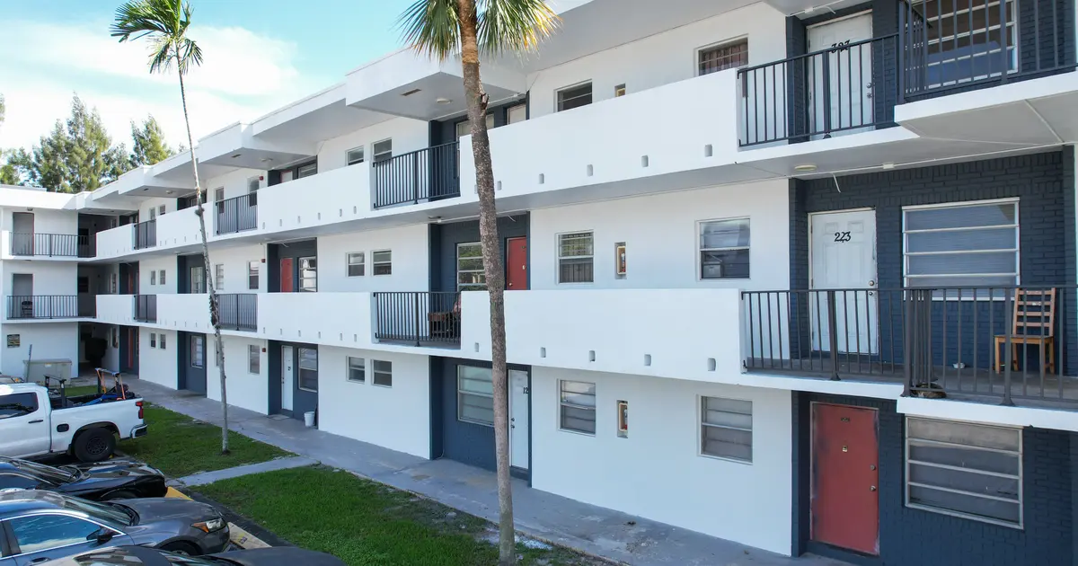Lakeshore Presidential Apartments