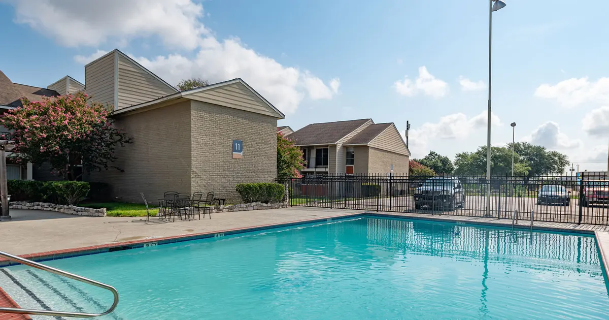 La Solera Apartments in Houston, TX