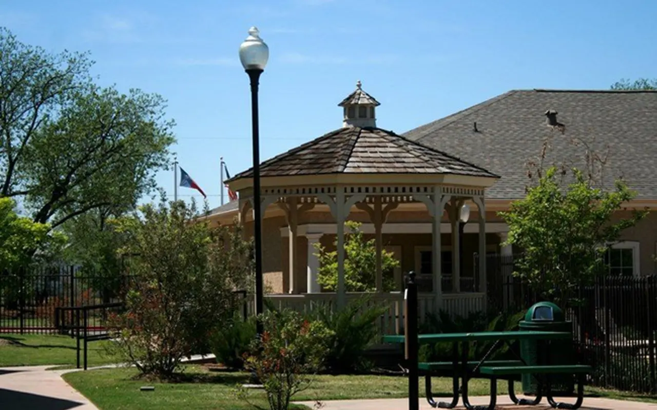 Washington Village - Outdoors, Bench, Furniture