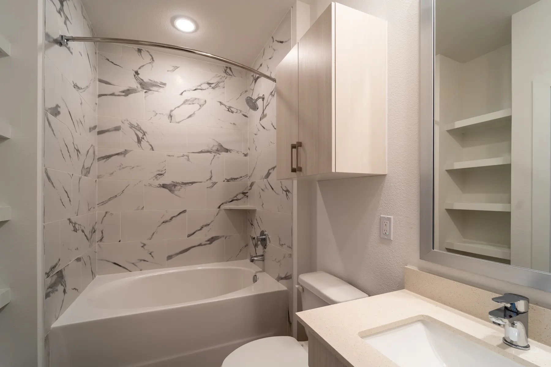 Ellis Highline - Room, Indoors, Bathtub