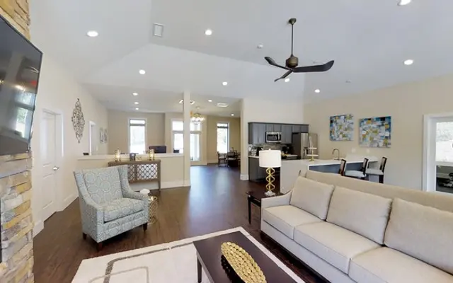 Lake Claire Apartments - Building, Living Room, Room