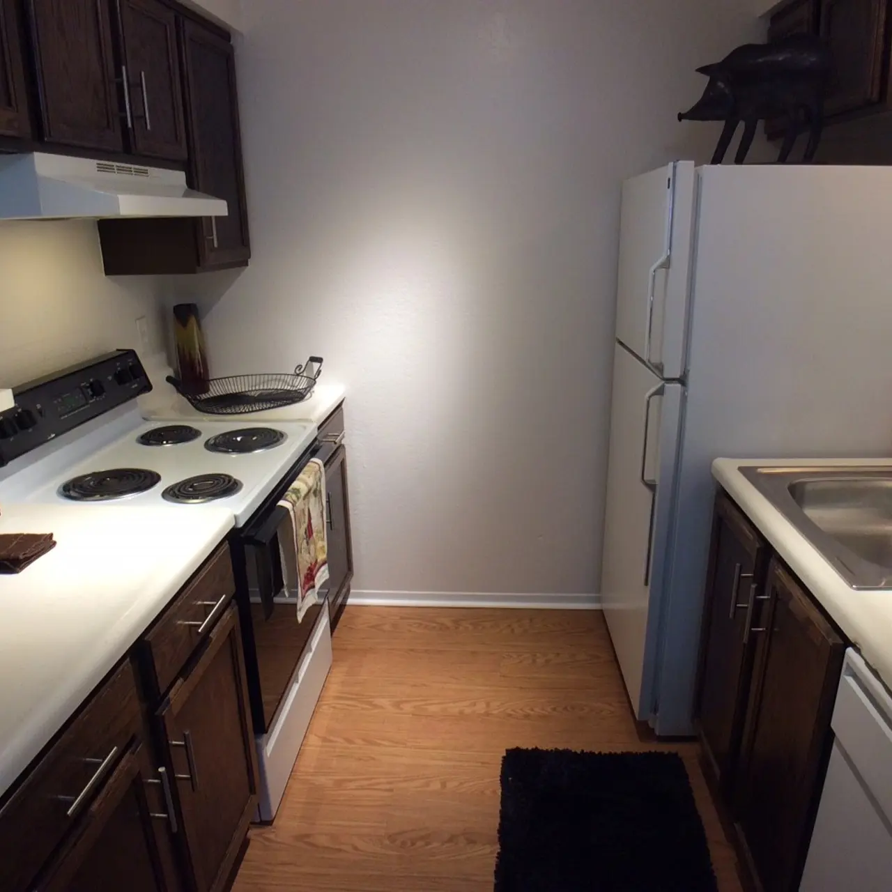 Yacht Club Yacht Club - Flooring, Floor, Room