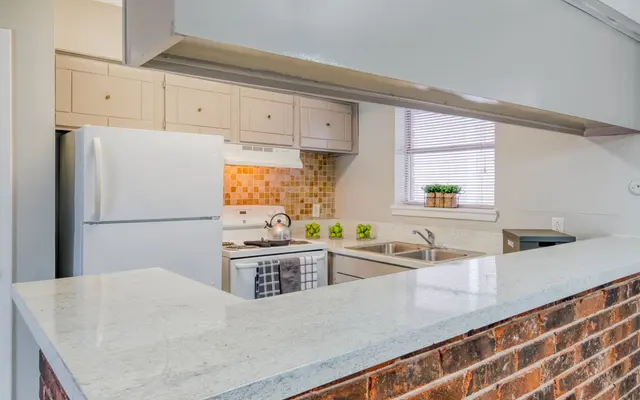 Hardy Oaks Apartments - Indoors, Kitchen, Interior Design