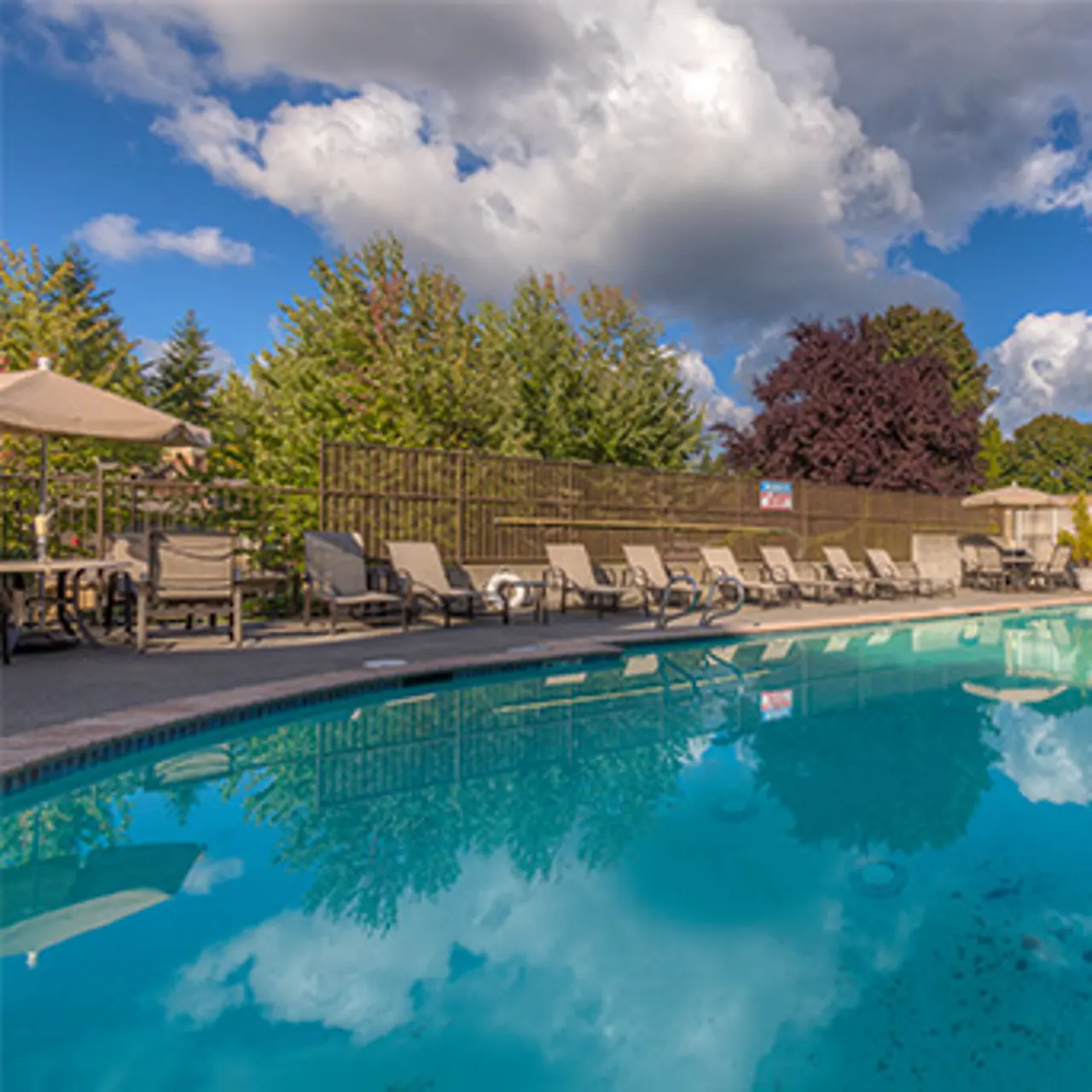 Summerwalk at Klahanie - Pool, Hotel