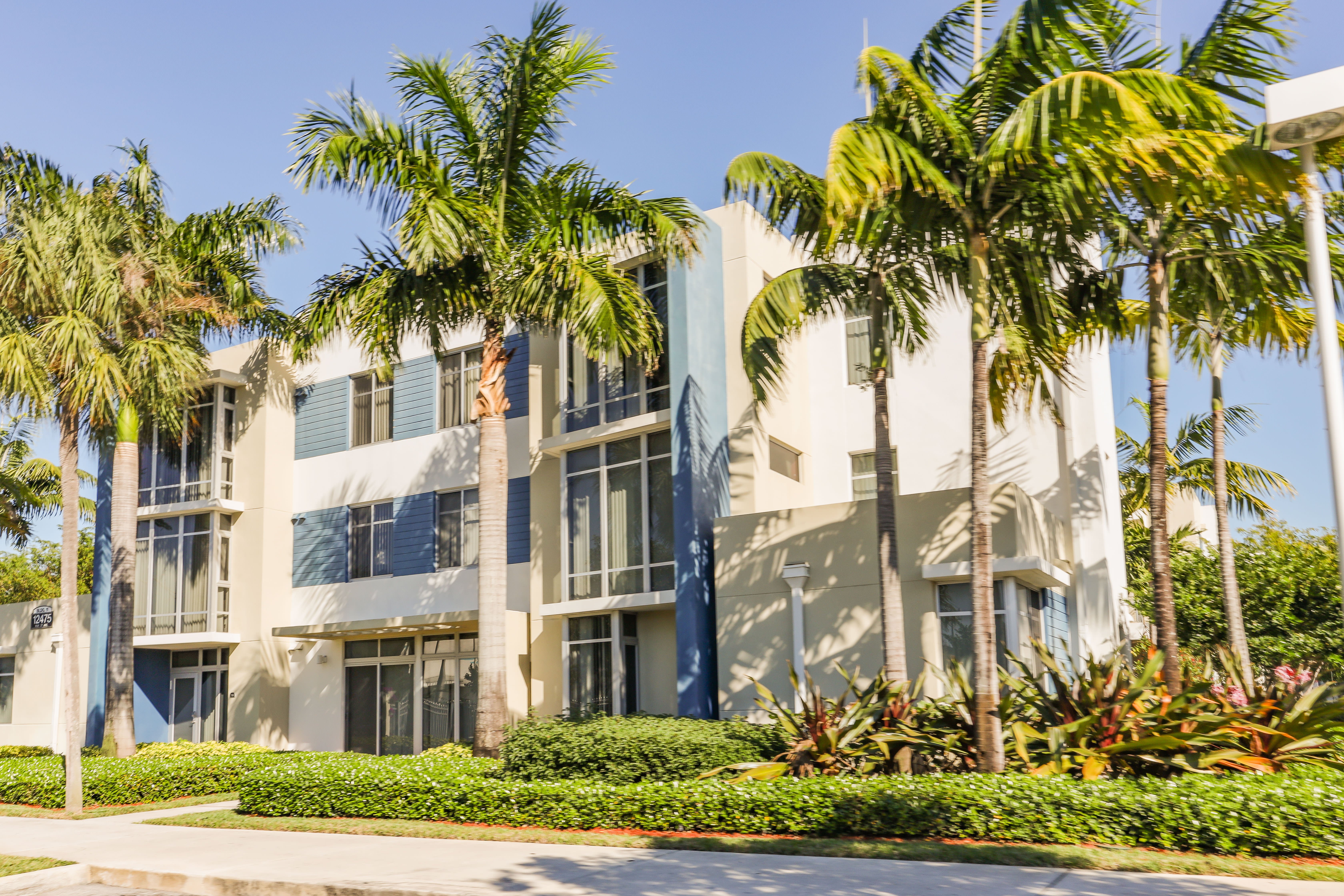 Kings Terrace Apartments - Building