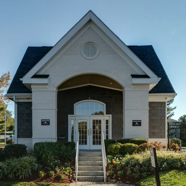 Tall Oaks - House, Housing, Portico