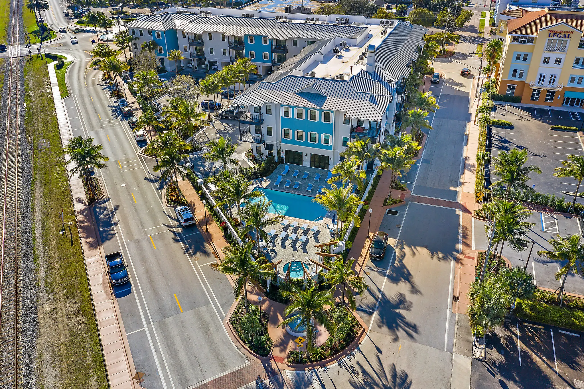 Azul Luxury Residences - Road