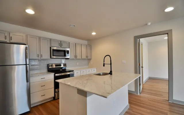 Ross & Matilda - Room, Wood