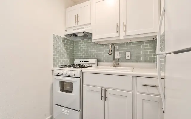 Lakewood Plaza - Room